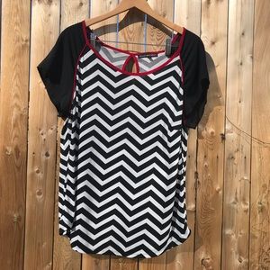 HEARTSOULPLUS: Zig-zag shirt with a POP of red